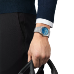 ⁦ساعة تيسو PRX أوتوماتيك – 40 ملم (أزرق متدرّج) | Tissot PRX Powermatic 80 Automatic – 40mm Gradient Blue⁩ - الصورة ⁦5⁩