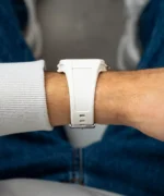 ساعة أديداس للجنسين Adidas Unisex Watch هيكل أبيض تونّو (Barrel) 44 ملم AOFH25511