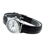 ساعة كاسيو LTP-V006L-7BUDF النسائية بسوار جلد وميناء أبيض مع عرض اليوم والتاريخ | Casio LTP-V006L-7BUDF Women Leather Band White Dial Day-Date Watch